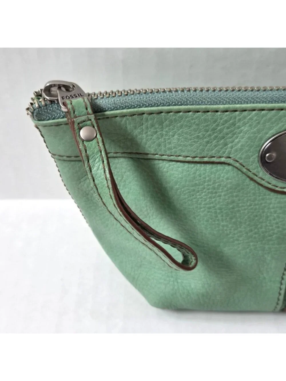 Fossil Pouch Mint Green Leather Zip Top Makeup Cosmetic Travel Case Toiletry Bag